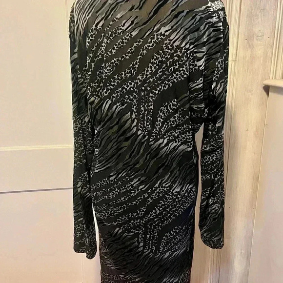 CHICOS Black Silver Animal Print Velvet Burnout Tunic Duster Top|2/M whimsigoth - Picture 14 of 14